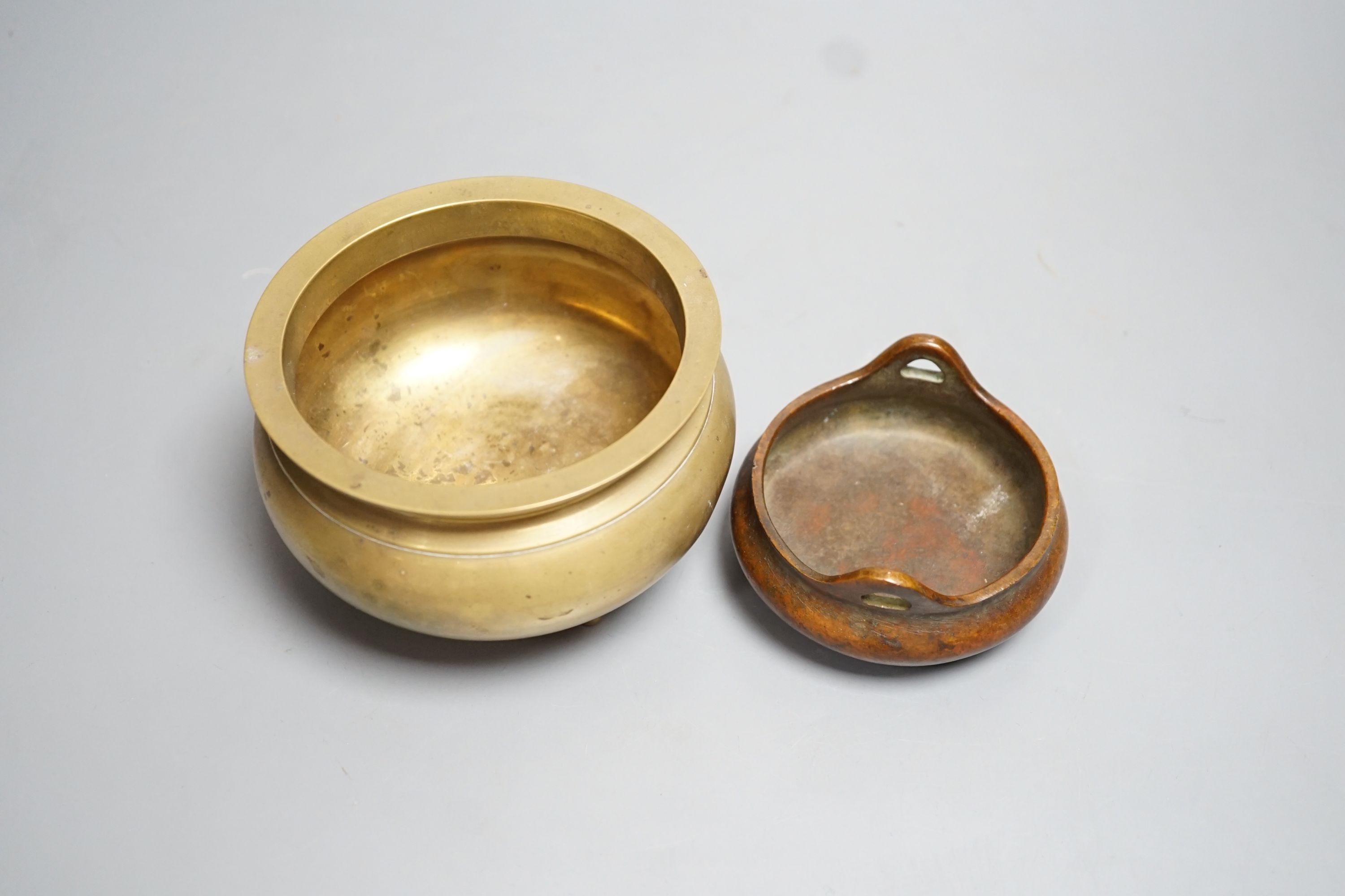 Two Chinese bronze censers, largest 11cm in diameter